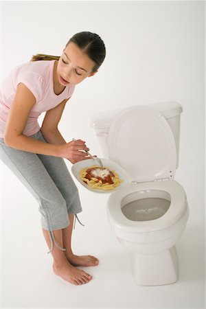 simsearch:700-01259963,k - Girl Disposing of Food Foto de stock - Direito Controlado, Número: 700-01248708