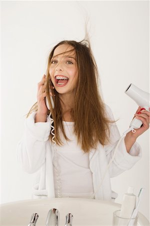 simsearch:700-01259963,k - Girl Drying Hair Foto de stock - Direito Controlado, Número: 700-01248700