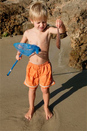 simsearch:600-02265288,k - Boy Holding Fish Foto de stock - Con derechos protegidos, Código: 700-01260395