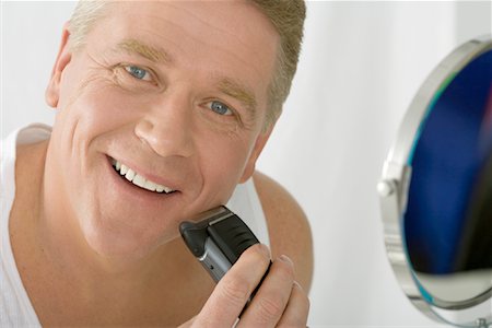 simsearch:673-02138886,k - Man Shaving Stock Photo - Rights-Managed, Code: 700-01275142