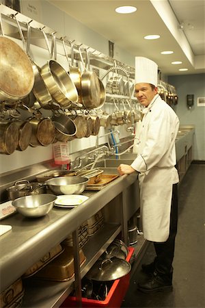 simsearch:700-01275247,k - Chef in Kitchen Fotografie stock - Rights-Managed, Codice: 700-01275183