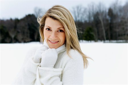 simsearch:700-01275976,k - Portrait of Woman in Winter Stock Photo - Rights-Managed, Code: 700-01275975