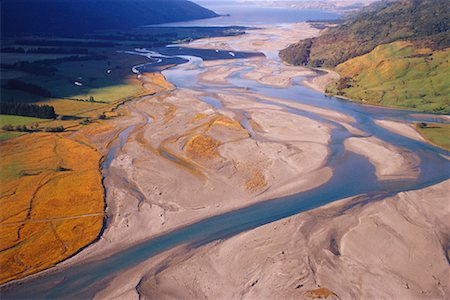 Makarosa River Flowing into Lake Wanaka, New Zealand Fotografie stock - Rights-Managed, Codice: 700-01295691