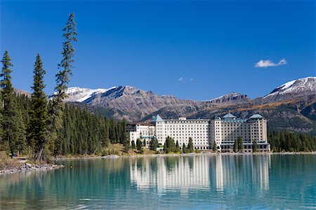 simsearch:700-06465454,k - Chateau Lake Louise, Lake Louise, Banff National Park, Alberta, Canada Foto de stock - Con derechos protegidos, Código: 700-01296471