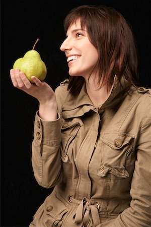 simsearch:700-01296030,k - Portrait of Woman Holding Pear Foto de stock - Con derechos protegidos, Código: 700-01296541