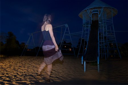 Femme au parc de nuit Photographie de stock - Rights-Managed, Code: 700-01296702