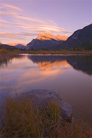 Lacs Vermillion et Mont Rundle, Parc National Banff, Alberta, Canada Photographie de stock - Rights-Managed, Code: 700-01345177