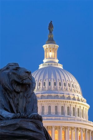 simsearch:700-06465887,k - Statue de lion et le bâtiment de la capitale, Washington DC, États-Unis Photographie de stock - Rights-Managed, Code: 700-01374689
