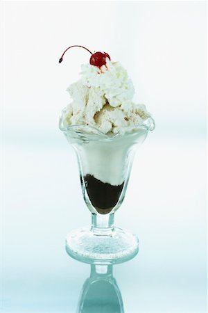 fruit sundae - Ice Cream Sundae Foto de stock - Con derechos protegidos, Código: 700-01374763