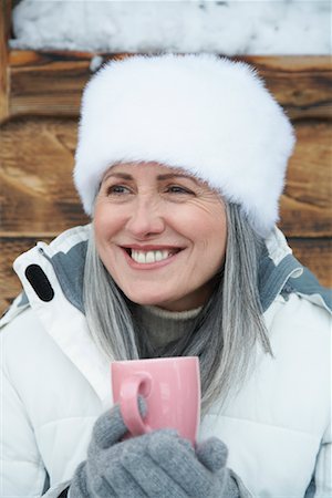 simsearch:700-02883261,k - Woman Drinking Hot Chocolate in Winter Foto de stock - Con derechos protegidos, Código: 700-01407319