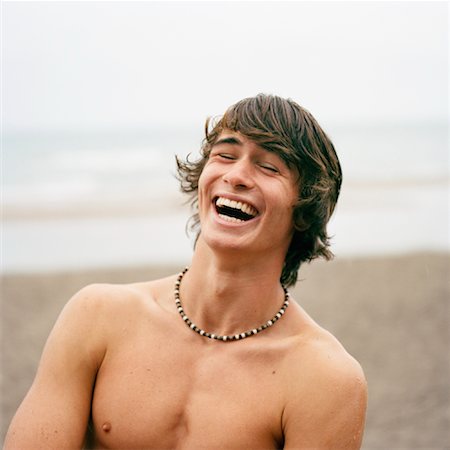 simsearch:700-00515413,k - Portrait de jeune homme sur la plage Photographie de stock - Rights-Managed, Code: 700-01459126