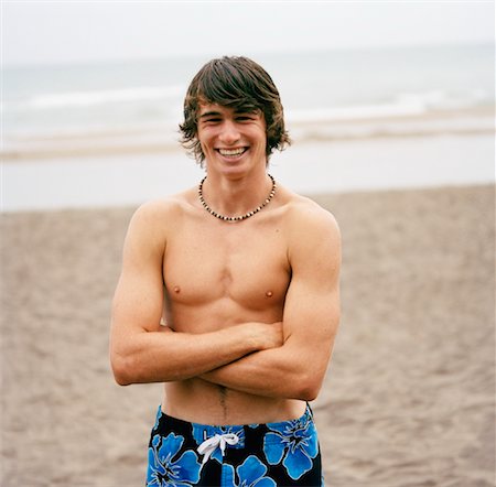 derek shapton - Portrait of Young Man on Beach Foto de stock - Con derechos protegidos, Código: 700-01459127