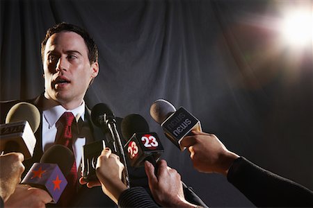 político - Reporters Interviewing Businessman Foto de stock - Con derechos protegidos, Código: 700-01459181