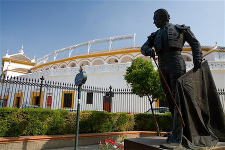 Torero Statue à l'extérieur du Plaza de Toros de la Maestranza, Séville, Espagne Photographie de stock - Rights-Managed, Code: 700-01519317