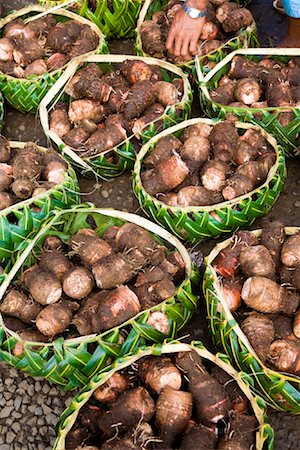 Taro Corms for Sale at Maketi Fou Apia, Samoa Foto de stock - Con derechos protegidos, Código: 700-01519460