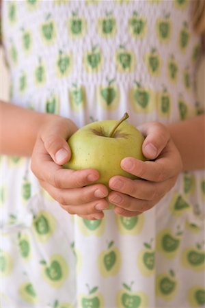 Enfant Holding Apple Photographie de stock - Rights-Managed, Code: 700-01538789