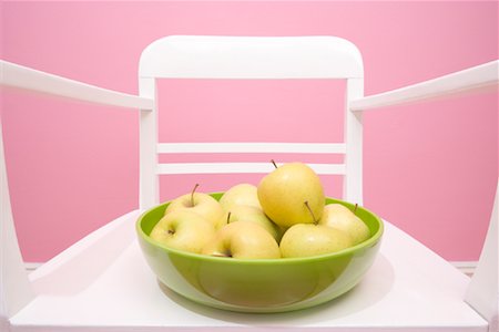 simsearch:700-01296030,k - Bowl of Apples on Chair Foto de stock - Con derechos protegidos, Código: 700-01538780