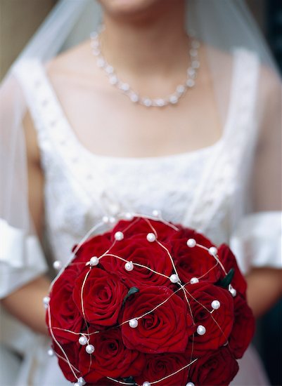 Bride Holding Bouquet Photographie de stock - Premium Droits Gérés, Artiste: Anne Domdey, Le code de l’image : 700-01539044