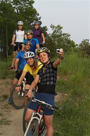 extreme mountain biking - Portrait of Mountain Bikers Foto de stock - Con derechos protegidos, Código: 700-01540543