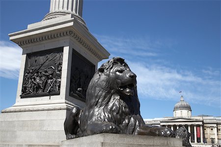 Löwe und Nationalgalerie, Trafalgar Square, London, England Stockbilder - Lizenzpflichtiges, Bildnummer: 700-01540996