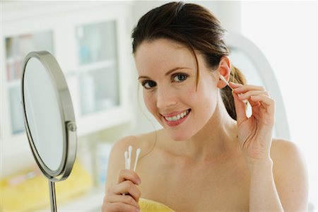 Woman Cleaning Ears Foto de stock - Con derechos protegidos, Código: 700-01541121