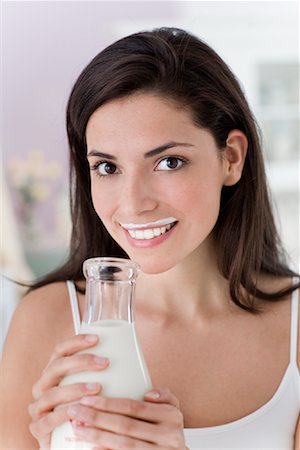 Portrait de femme avec une Moustache de lait Photographie de stock - Rights-Managed, Code: 700-01574759