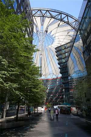 simsearch:700-01194881,k - Sony Center, Potsdamer Platz, Berlin, Allemagne Photographie de stock - Rights-Managed, Code: 700-01579432