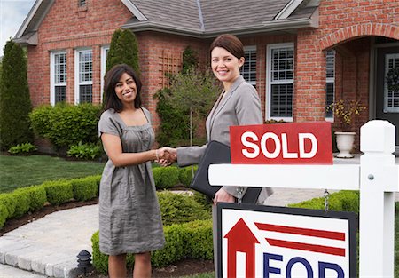 dream house in a garden - Woman and Real Estate Agent Shaking Hands Stock Photo - Rights-Managed, Code: 700-01571953