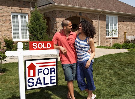 sold - Couple by Sold Sign Stock Photo - Rights-Managed, Code: 700-01571986