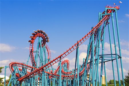 simsearch:400-05222693,k - Mind Eraser Roller Coaster, 6 Flags Darien Lake parc d'attractions, Darien Center, New York, Etats-Unis Photographie de stock - Rights-Managed, Code: 700-01587279