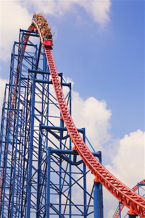 people riding roller coasters - Ride of Steel Roller Coaster, 6 Flags Darien Lake Amusement Park, Darien Center, New York, USA Foto de stock - Con derechos protegidos, Código: 700-01587283