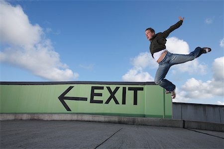 sauter de joie - Homme dansant dans le parc de stationnement Photographie de stock - Rights-Managed, Code: 700-01587398