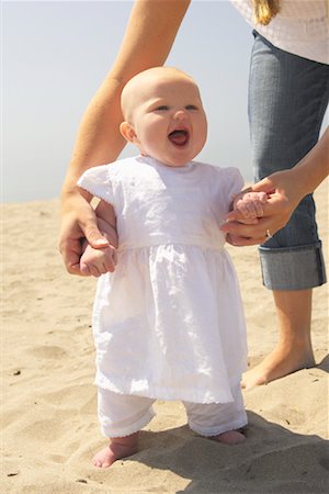 first steps mother - Mother and Baby at Beach Foto de stock - Con derechos protegidos, Código: 700-01582156