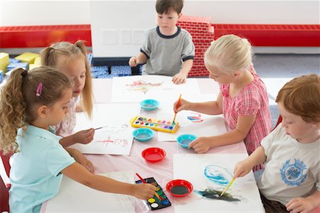 palette (peintre) - Children Painting at Daycare Foto de stock - Con derechos protegidos, Código: 700-01593763