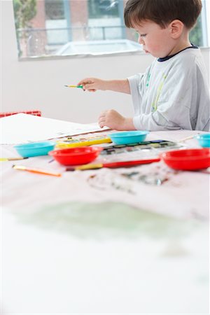 simsearch:700-01194578,k - Boy in Daycare Painting Foto de stock - Con derechos protegidos, Código: 700-01593778