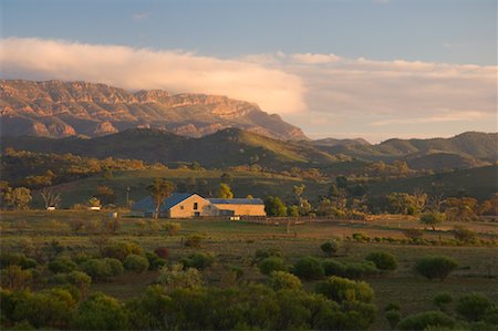 parc national flinders ranges - Bâtiment de ferme et Elder Range, Parc National des Flinders Ranges, Australie-méridionale, Australie Photographie de stock - Rights-Managed, Code: 700-01604037