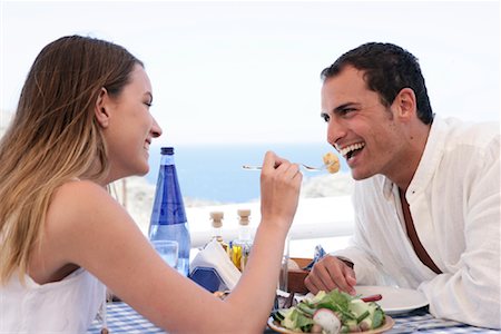 simsearch:700-01607144,k - Couple sur Patio Restaurant, Dodécanèse, Grèce Photographie de stock - Rights-Managed, Code: 700-01607158