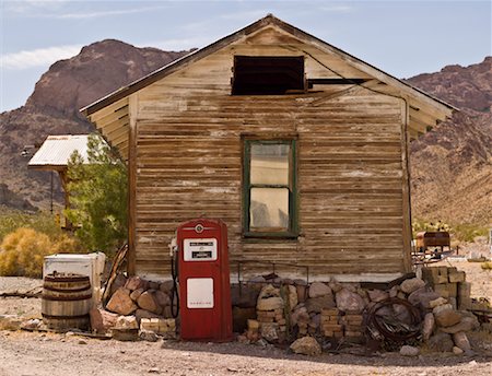 simsearch:700-03075748,k - Vintage Gas Pump, Eldorado Canyon, Nevada, USA Foto de stock - Con derechos protegidos, Código: 700-01607343