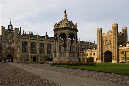Courtyard of Trinity College, Universtity of Cambridge, England Foto de stock - Con derechos protegidos, Código: 700-01615124