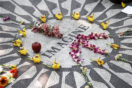 símbolo de paz - Strawberry Fields Memorial, Central Park, NYC, New York, USA Foto de stock - Direito Controlado, Número: 700-01616557