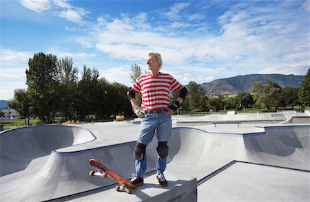 skateboarder (male) - Portrait of Skateboarder by Ramp Stock Photo - Rights-Managed, Code: 700-01632851