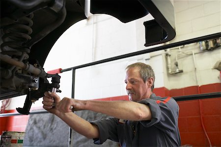 Mécanicien travaillant sur la voiture Photographie de stock - Rights-Managed, Code: 700-01632852