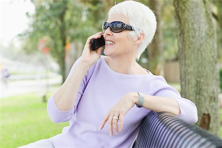 person with old mobile phone - Femme mature sur téléphone portable Photographie de stock - Rights-Managed, Code: 700-01632986