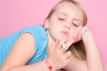 Cigarette Smoking girl Photographie de stock - Rights-Managed, Code: 700-01633211