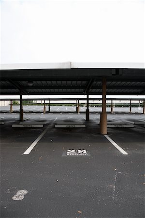 parking spot - Stationnement vide Photographie de stock - Rights-Managed, Code: 700-01670815