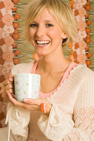 simsearch:700-01694542,k - Portrait of Woman with Tea Foto de stock - Con derechos protegidos, Código: 700-01694556