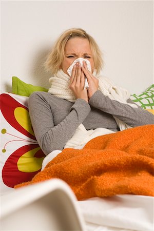 Woman Blowing Nose Foto de stock - Con derechos protegidos, Código: 700-01694573