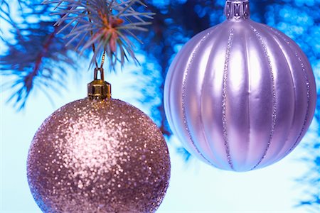 Boules de Noël violet Photographie de stock - Rights-Managed, Code: 700-01695398