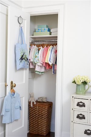 simsearch:600-02200692,k - Closet in Child's Room Foto de stock - Con derechos protegidos, Código: 700-01716262