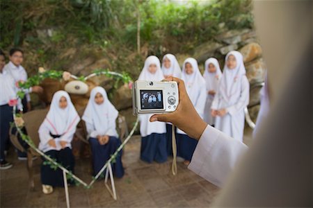 education religion - Étudiants en visite sur le terrain en prenant des photographies, l'île de Langkawi, Malaisie Photographie de stock - Rights-Managed, Code: 700-01716730